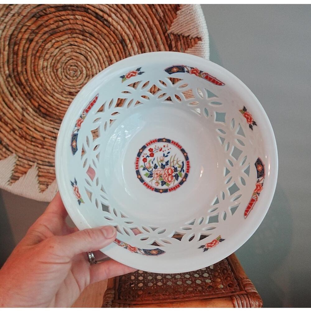Vintage Chinoiserie Imari Hand Painted Reticulated Lattice Porcelain Bowl 9”